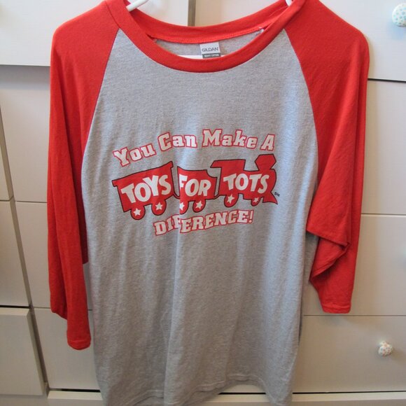 Gildan Raglan 3/4 sleeve Toys For Tots Size Large  Red and Gray - Picture 1 of 3